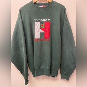 Vintage Men’s XL Tommy Hilfiger Oversized Crewneck Sweater